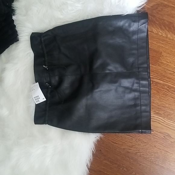H&M Faux Leather paperbag waist skirt toggle draw string waist size 4 nwt - Picture 2 of 5